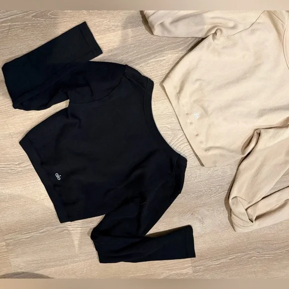 ALO YOGA cropped & ribbed long sleeved tees - Picture 2 of 8